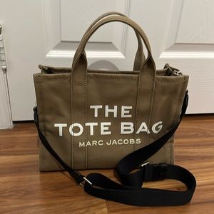 Marc Jacobs The Medium Tote Bag